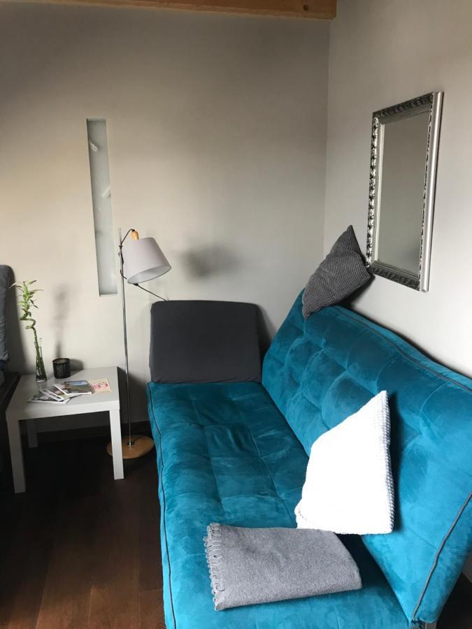 סארלואי Apartment Mit Dachloggia מראה חיצוני תמונה