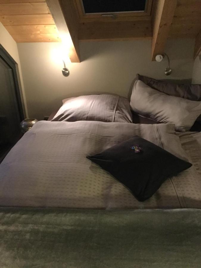 סארלואי Apartment Mit Dachloggia מראה חיצוני תמונה
