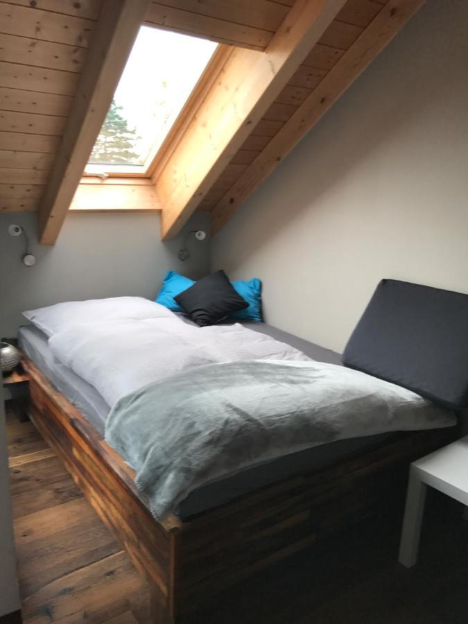 סארלואי Apartment Mit Dachloggia מראה חיצוני תמונה