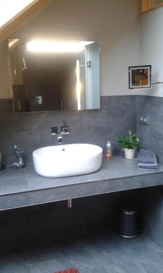 סארלואי Apartment Mit Dachloggia מראה חיצוני תמונה
