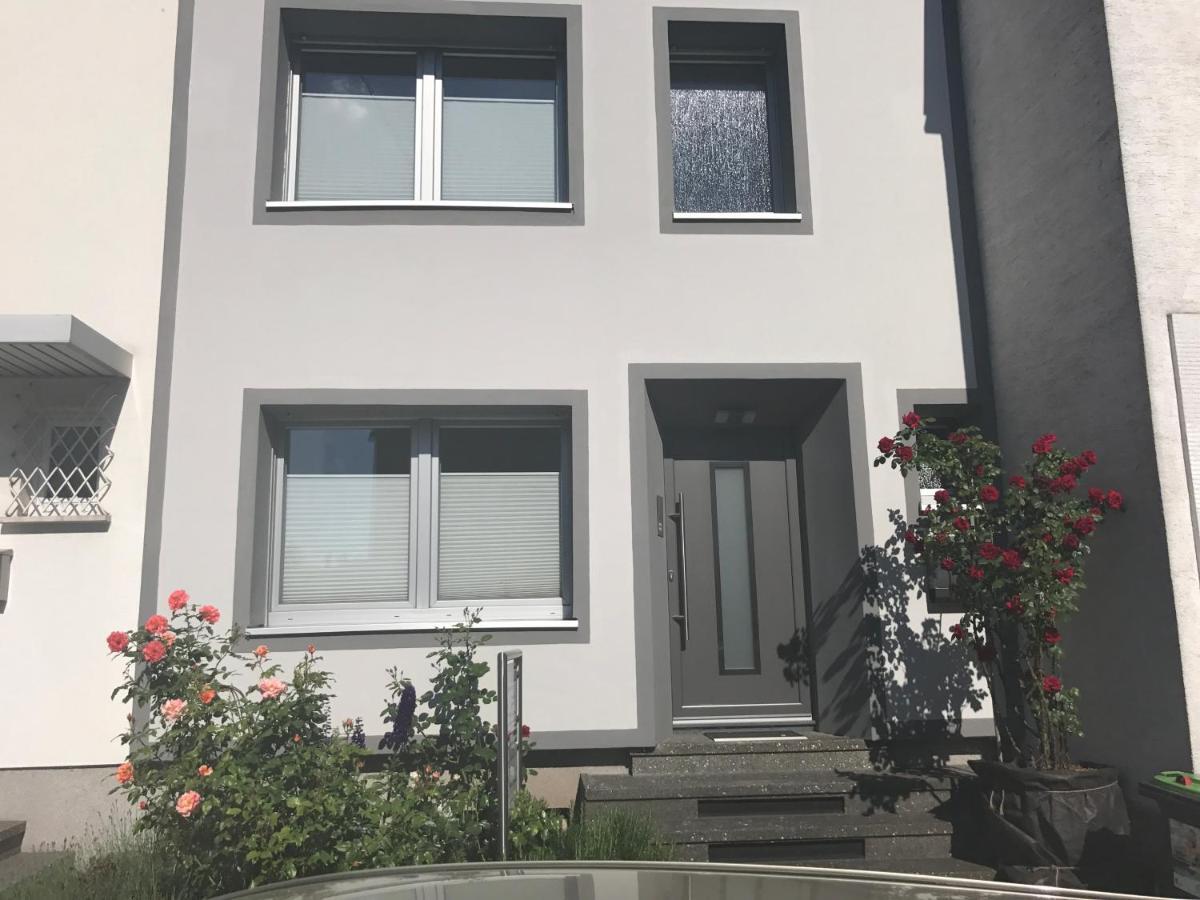 סארלואי Apartment Mit Dachloggia מראה חיצוני תמונה